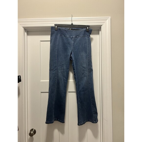 G.I.L.I. Women's Petite Pants Jeans Size 14P Pull On Denim Blue Boot Cut Stretch - Picture 1 of 7